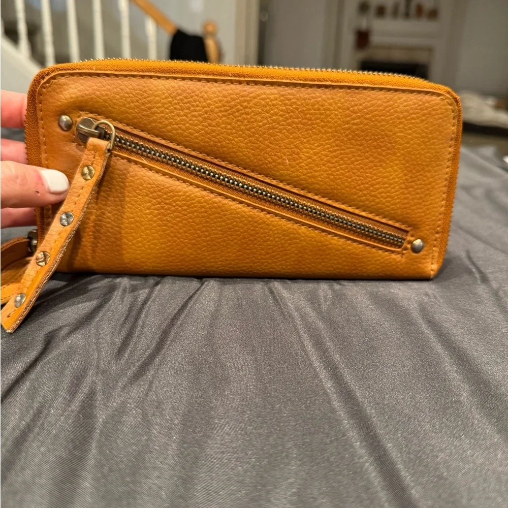 Free People Wallet Zip Around Wristlet Vegan Leather Brown 8"x4" - Picture 5 of 16